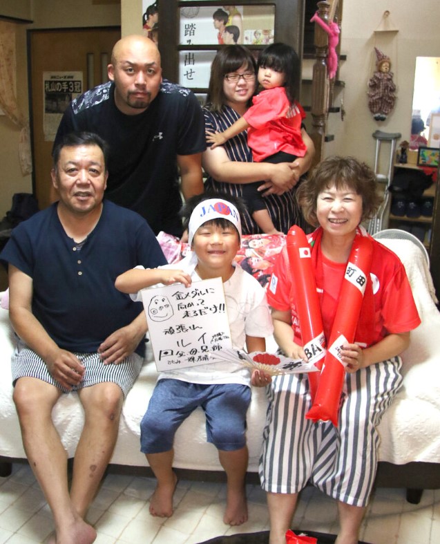 女子バスケットボール日本代表の町田瑠唯とその実家の家族
