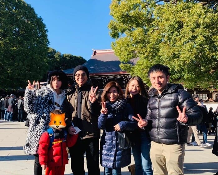 中尾明慶と家族、右が兄