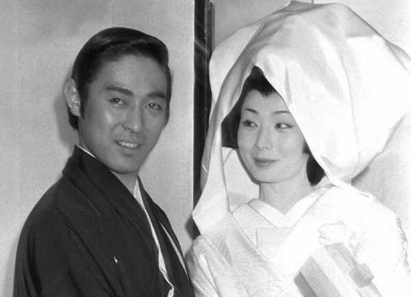 寺島しのぶの父七代目尾上菊五郎と母富司純子の写真