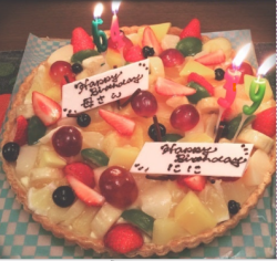 女優の矢田亜希子さん
兄母の誕生日ケーキ