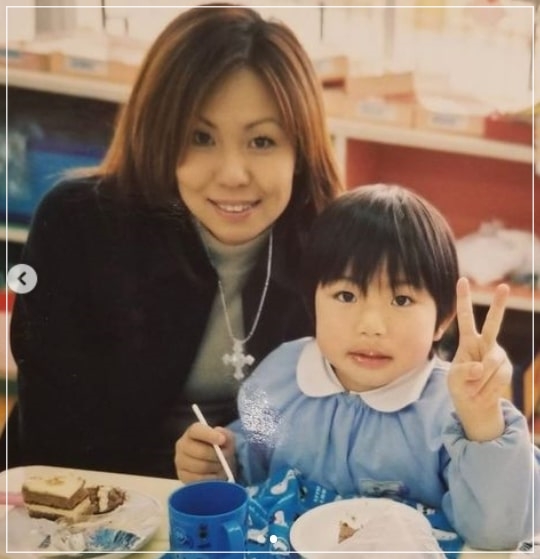 武知海青さん母と子の写真