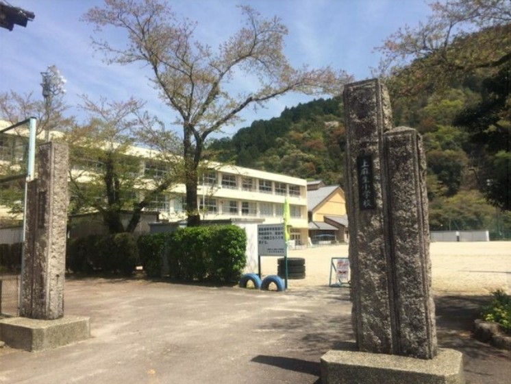 imaseの出身小学校・上麻生小学校