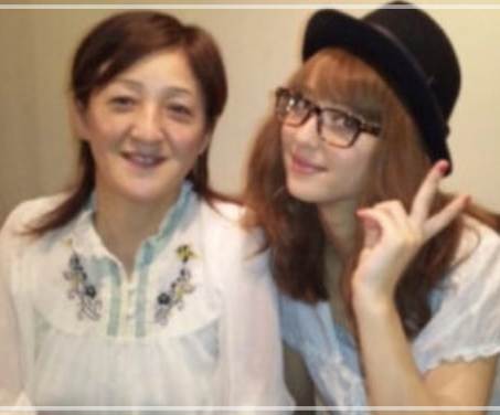 佐々木希さんと母親