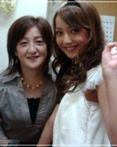 佐々木希さんと母親